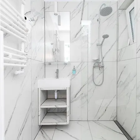 Luna Nocleg ze śniadaniem 3*